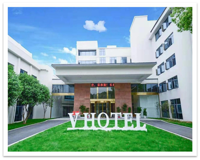 鄂州长城花园V酒店位于凤凰路（莲花由风景区内）